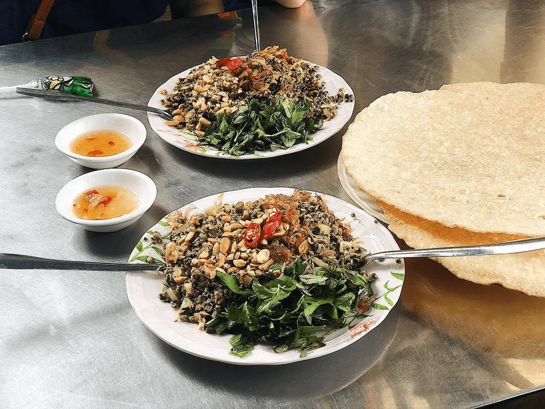 ăn sáng ở Hội An Quán Bánh Đập & Hến Xào Bà Già