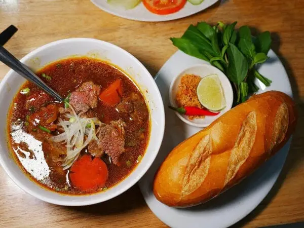 Bánh mì bò kho Ẩn Thư