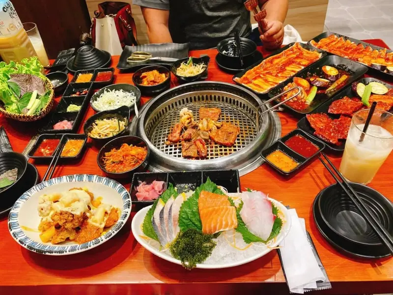 Buffet Nướng BMT Buffet nướng với đa dạng món ăn
