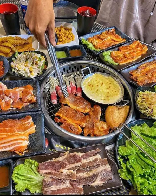 Buffet Nướng BMT Quán Buffet với nhân viên chu đáo