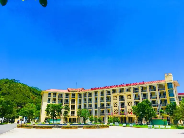 Khám Phá Top 8 Các Trường Đại Học Huế Đáng Học Nhất.