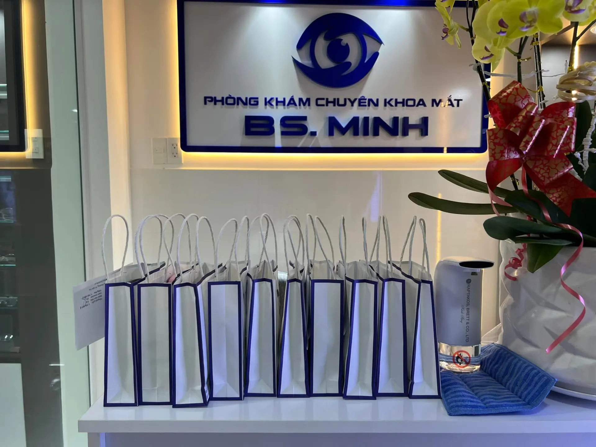 cắt kính cận ở Bến Tre Cửa Hàng Mắt Kính Bác Sĩ Minh