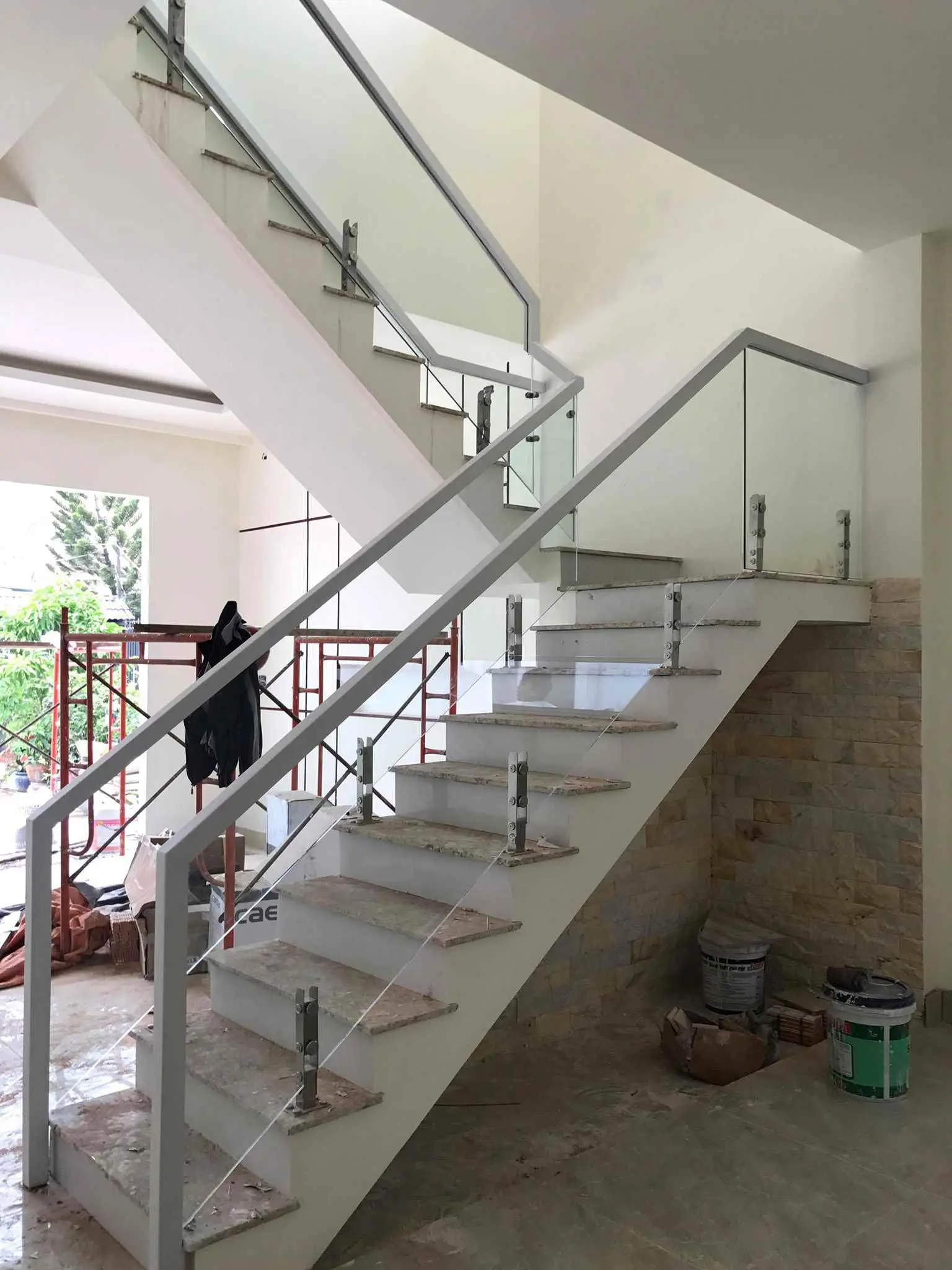 Cầu thang kính Quảng Ngãi Hoàng Thiên Long