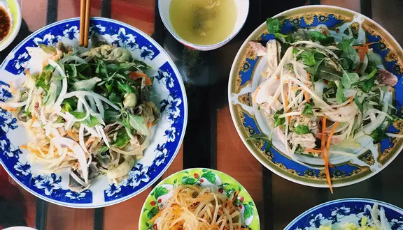 cơm gà hội an Cơm Gà Bà Thuận