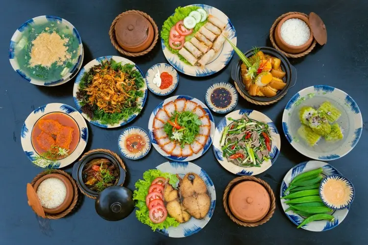 com-nieu-hue-3-1 Cơm niêu Lửa Việt