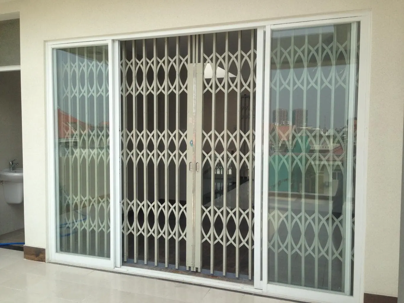 cửa kéo hòa bình Công Ty Tân Trường Sơn