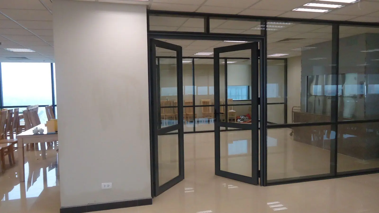 cửa kính cường lực hưng yên Linh Tùng Lâm