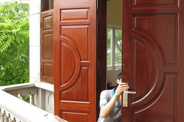 cửa thép vân gỗ Cao Bằng Toàn Nga