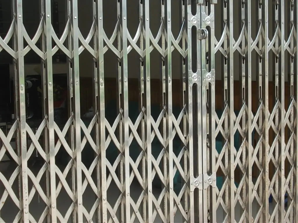 cửa xếp inox Huế Nhan Nghia Inox