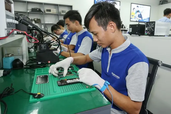 Top 7 Trung Tâm Học Sửa Điện Thoại TPHCM Uy Tín Nhất