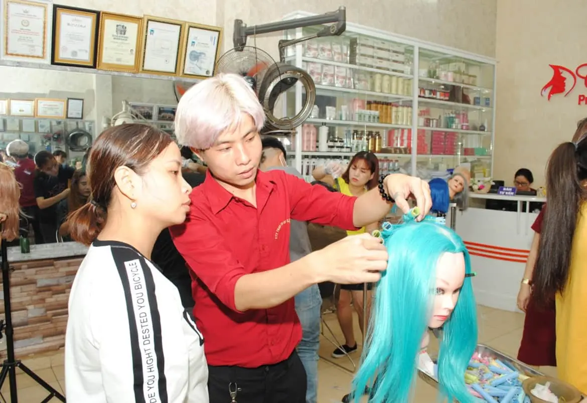Học cắt tóc ở Đà Nẵng Anh Khoa Hair Salon