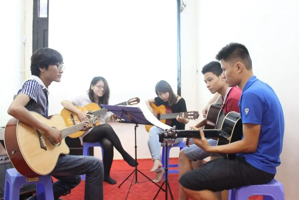 học guitar Đà Nẵng Lớp học âm Nhạc Bình Lê