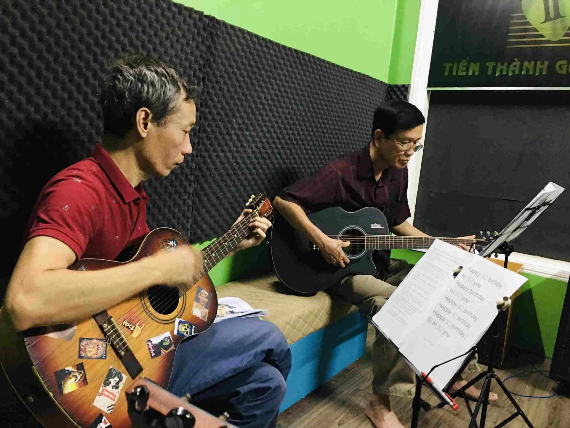 học guitar Đà Nẵng Trung Tâm âm Nhạc Vĩnh Anh