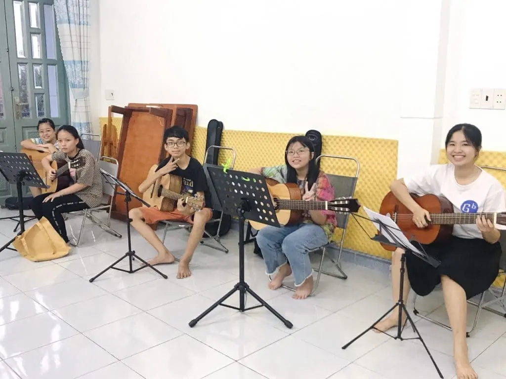 học guitar Đà Nẵng Lớp Dạy Piano Organ Guitar Đà Nẵng