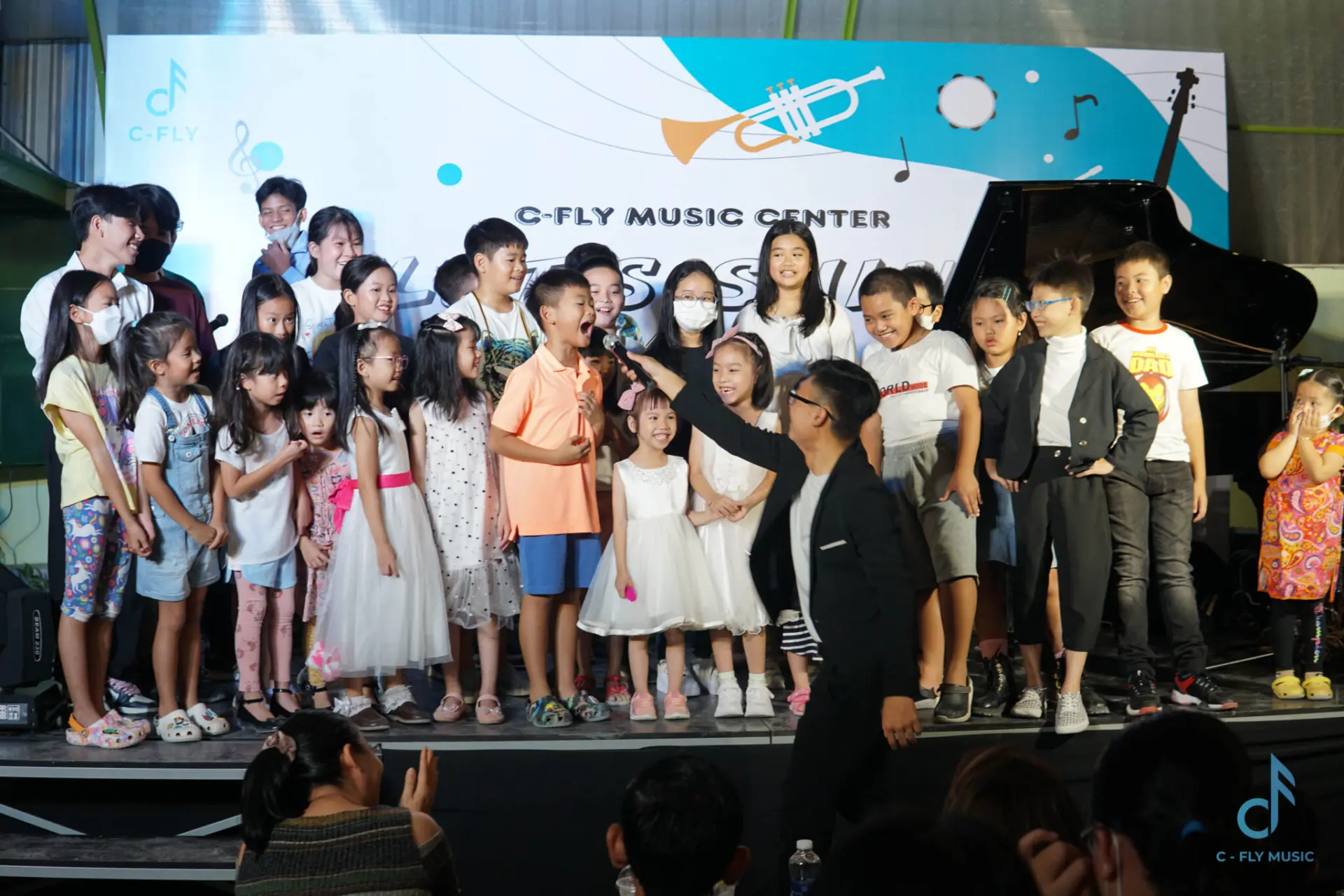 học guitar TPHCM Học viện C-Fly Music