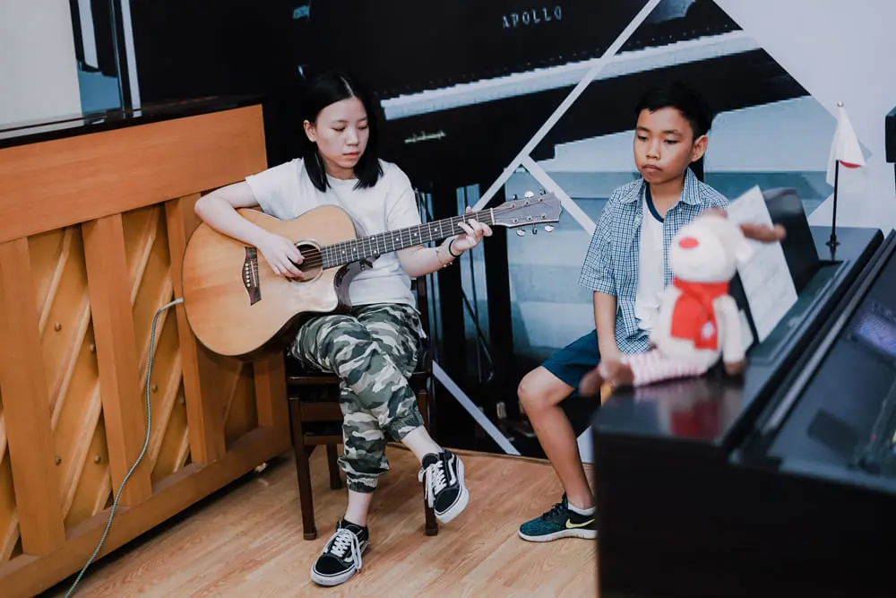 Học guitar tphcm Trung tâm Toyo Music School