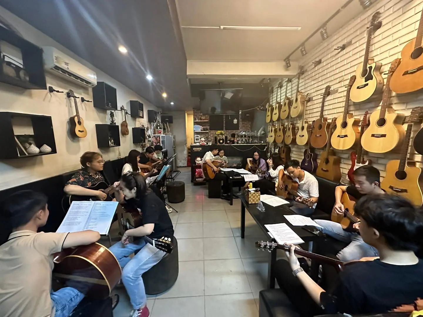 Học guitar tphcm học guitar TPHCM