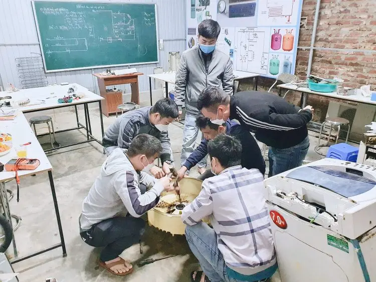 hoc-nghe-dien-lanh-tai-tp-vinh Trung Tâm Điện Tử - Điện Lạnh Me-Tech