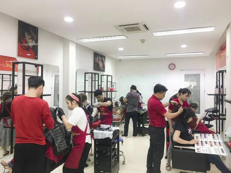học nghề tóc ở Cần Thơ World Nail School