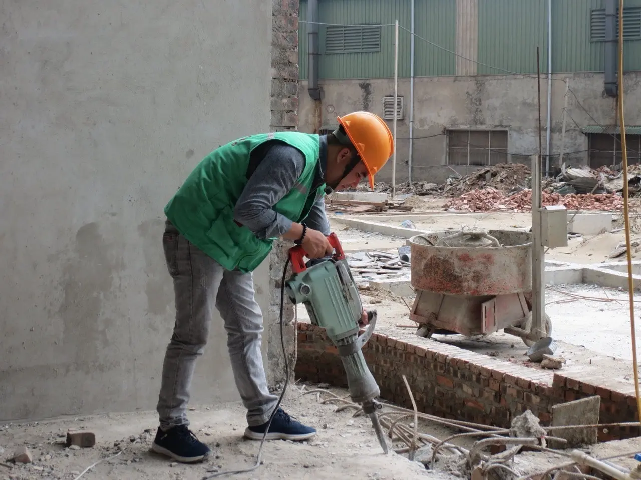 khoan cắt bê tông Nghệ An dịch vụ khoan cắt bê tông chuyên nghiệp