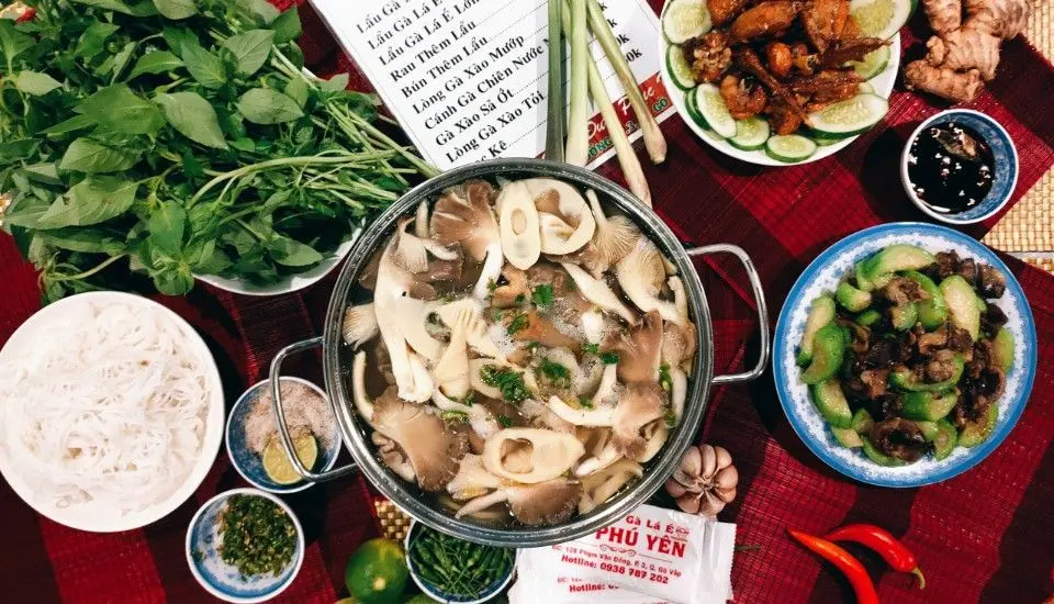 lẩu gà lá é phú yên lẩu gà lá é phú yên