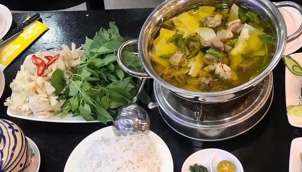 lẩu gà lá é phú yên Quán Cây Sung