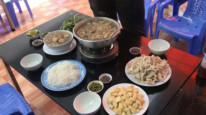 lẩu gà lá é phú yên Quán Thủy Sang