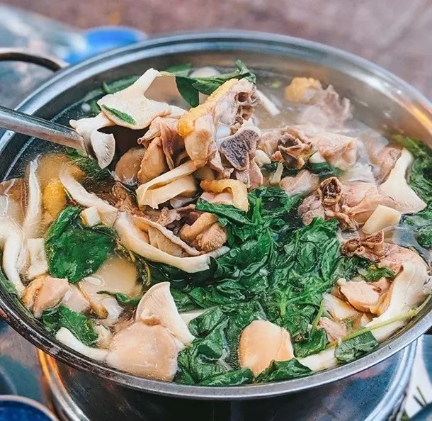 món ngon đà lạt Món Lẩu Gà Lá É