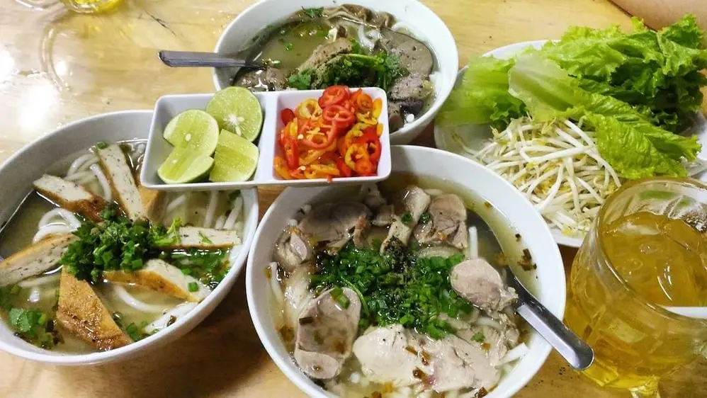 Món ăn đặc sản Trà Vinh Bánh Canh Bến Có Út Hảo