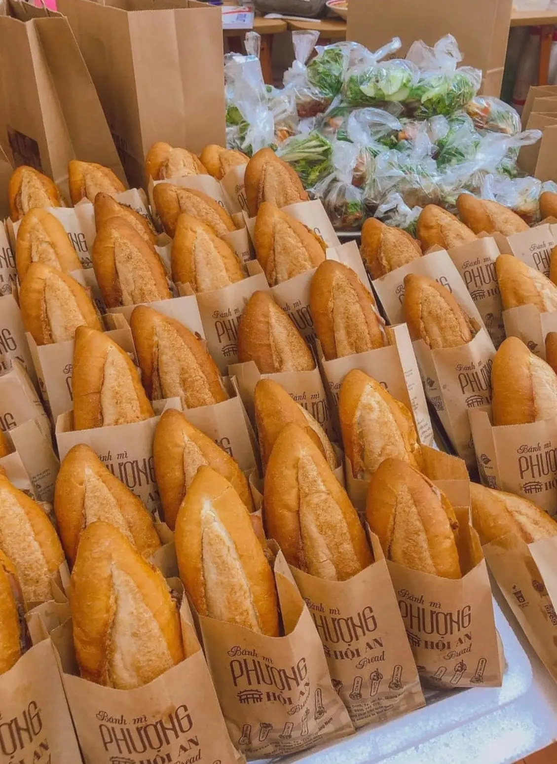món ngon hội an Bánh Mỳ Phượng - Bánh Mỳ Nổi Tiếng Tại Hội An