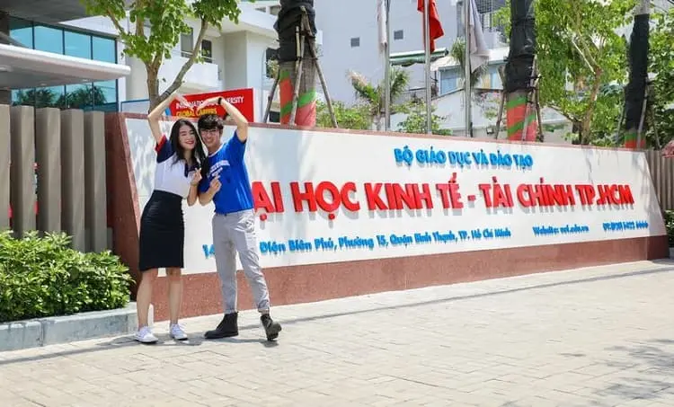 ngôn ngữ Anh nên học trường nào ở TPHCM