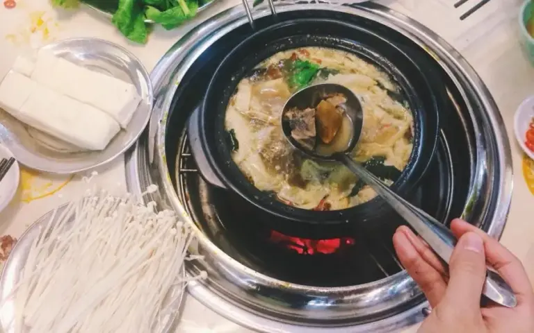 Khám Phá Ngay Top 7 Quán Ăn Ngon Hạ Long Đảm Bảo Chất Lượng