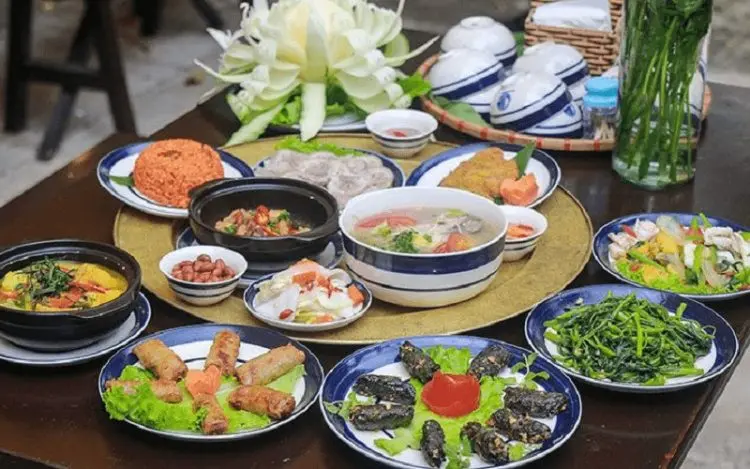 Cơm Nhà Vui