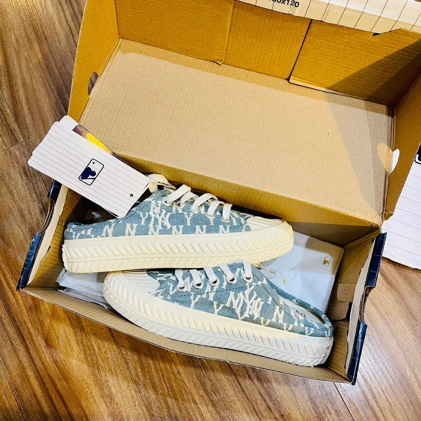 shop giày bến tre Cửa Hàng TT Sneakers