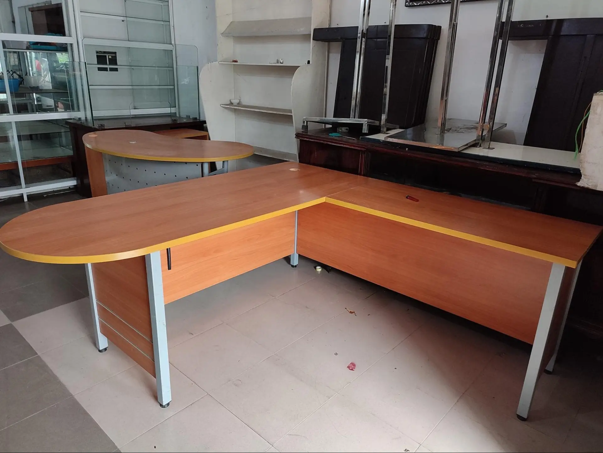 thanh lý bàn ghế văn phòng tại nghệ an Thế Giới Đồ Cũ Nghệ An