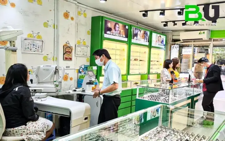 Top 10 Cửa Hàng Cung Cấp Tròng Kính Cận Đổi Màu TPHCM