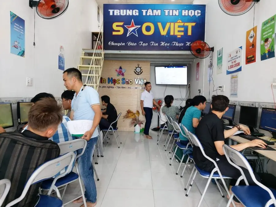 trung-tam-day-tin-hoc-van-phong-tphcm-6-900x675-1 Tin học Sao Việt