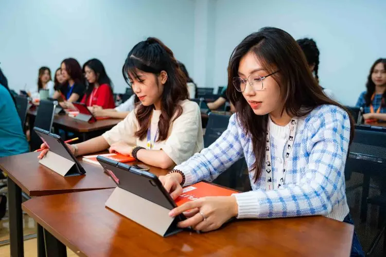 Trung tâm ngoại ngữ TPHCM Trung Tâm JAXTINA