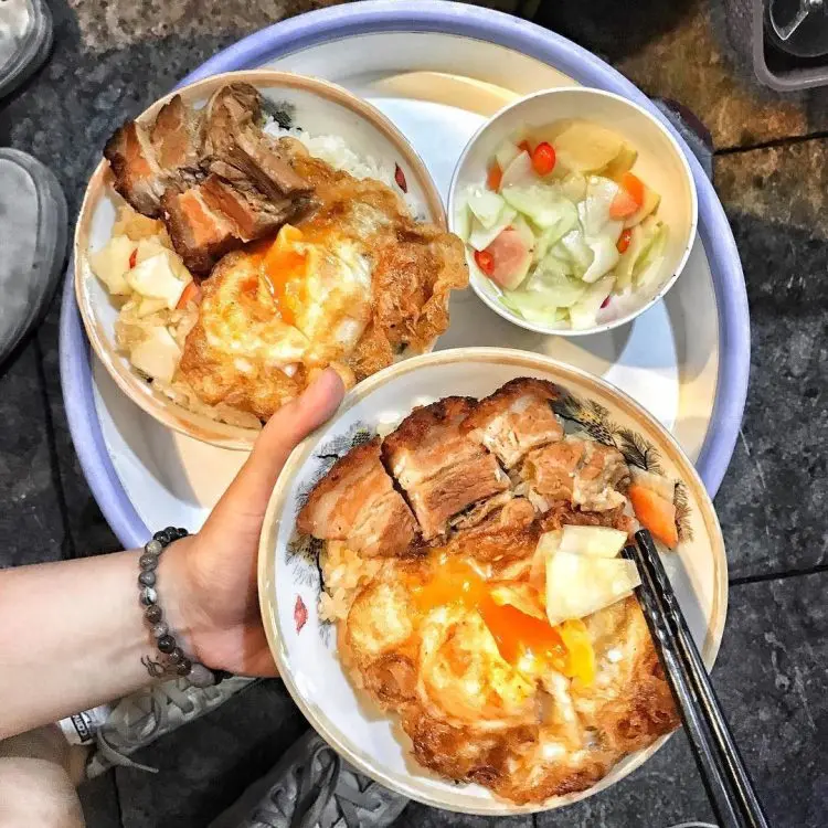 Cùng Khám Phá Top 12 Quán Xôi Thịt Ngon Hà Nội Nổi Tiếng