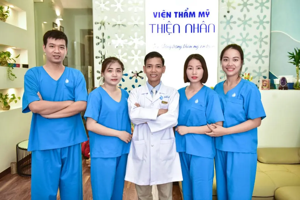 cắt kính cận tphcm Cắt kính cận TPHCM