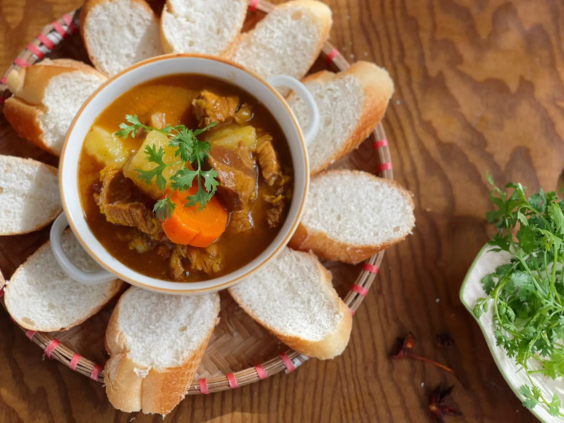 bánh mì sốt vang Hà Nội quán Bà Khánh