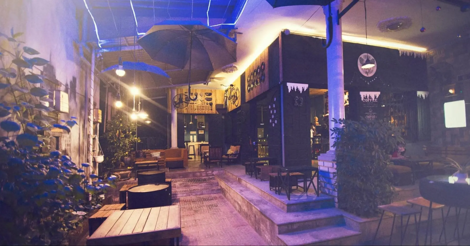 cà phê tam kỳ Venus Tattoo-Pub - Quán Cà Phê Phong Cách Retro Tại Tam Kỳ