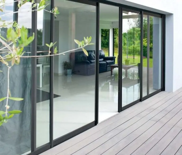 cửa kính cường lực hòa bình