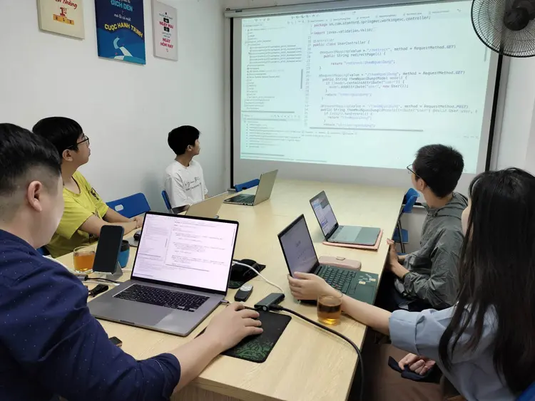 hoc-it-o-ha-noi-8-1 Công Ty Stanford