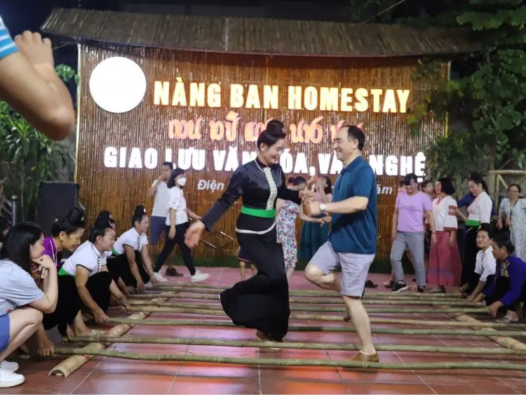 gạch lát sân Quảng Ngãi Hoàng Phát