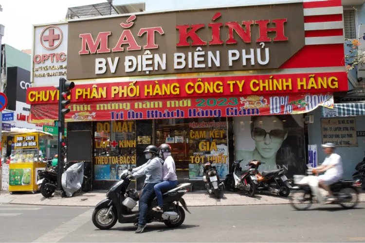 Top 12 Cửa Hàng Cắt Kính Cận TPHCM Uy Tín Nhất