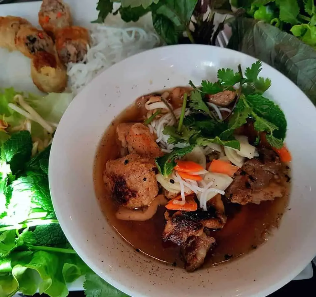 Quán ăn ngon ở Hà Nội Bún Chả Hàng Quạt