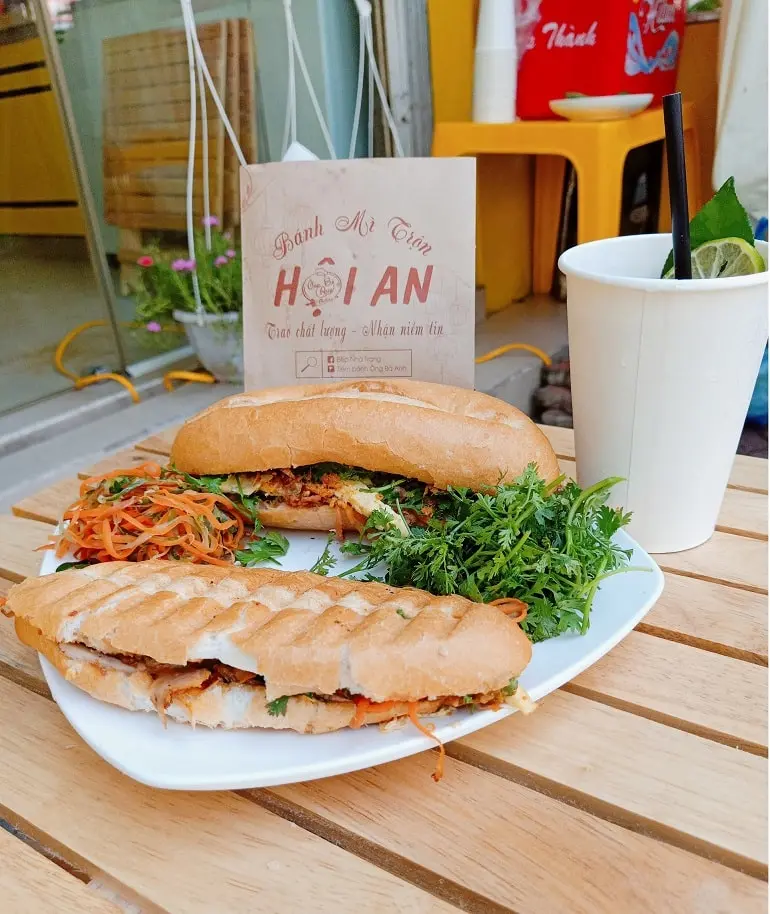 quán vỉa hè khuya hải phòng Quán bánh mì trộn Hội An