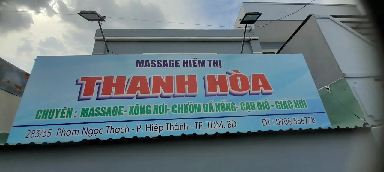 Giá máy cưa xích Giá máy cưa xích
