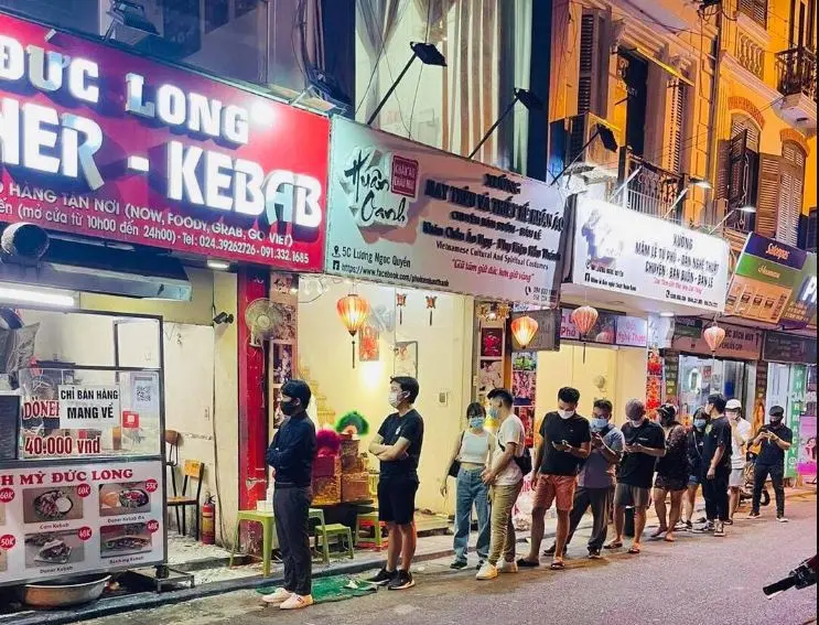 tiem-banh-mi-ngon-ha-noi8 Bánh Mì Đức Long Kebab